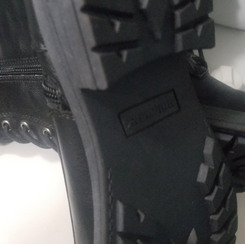 Blk boots - Picture 3 of 4